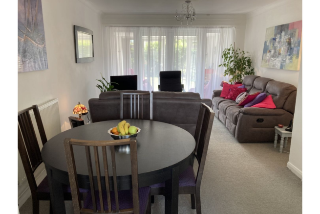 Lounge/Dining Room
