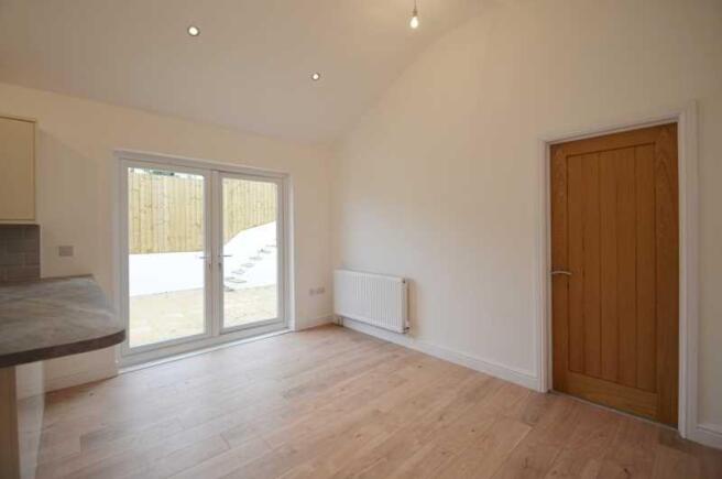 KITCHEN/LOUNGE
