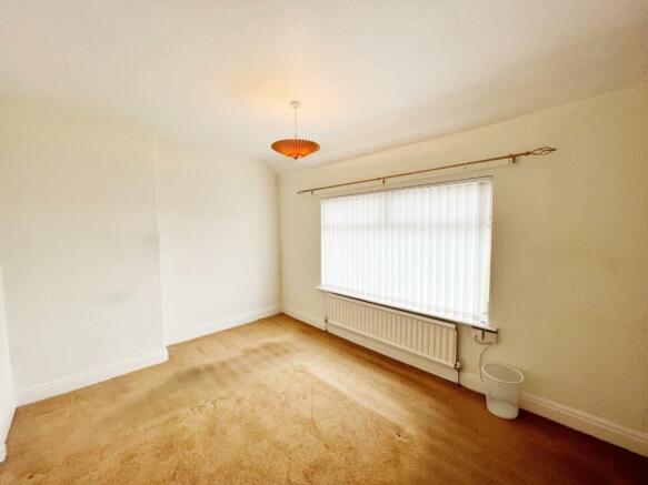 Bedroom 1 pic 1.jpg