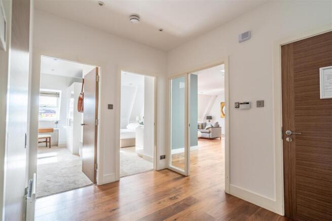 2 bed Apartment to rent Image 8