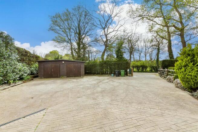 Driveway/Parking