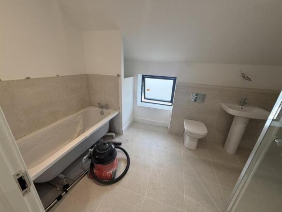 3 bed Semi-Detached for sale Image 11