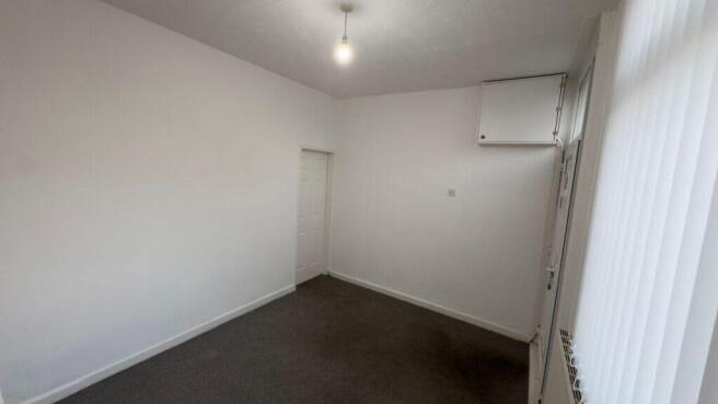 2 bed Terraced to rent Image 5