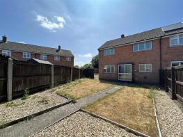 31, Clifton Close, Chippenham SN14 0HX