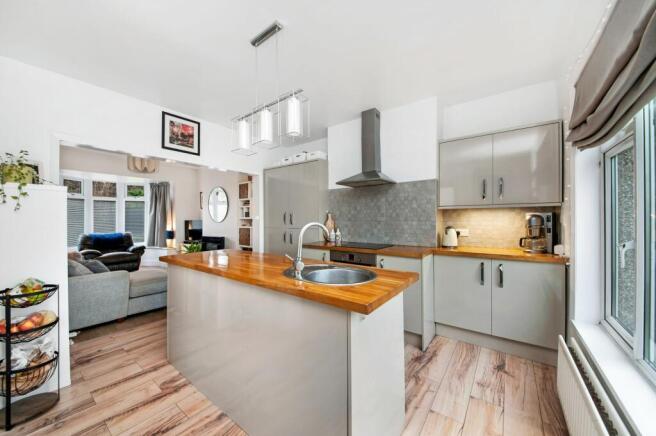 OPEN-PLAN DINING KITCHEN