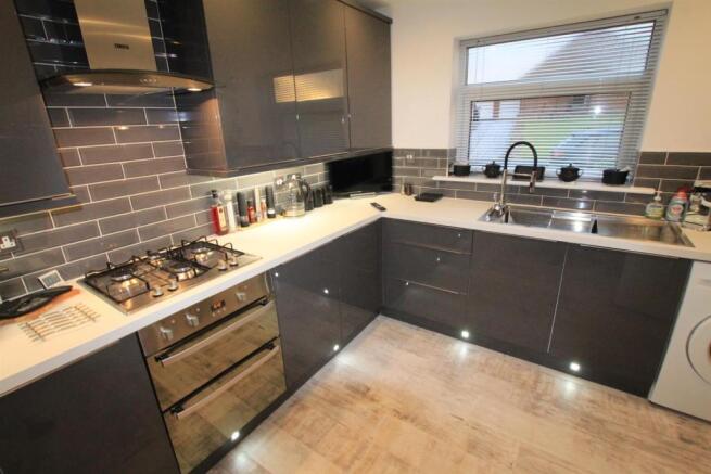 KITCHEN/BREAKFAST ROOM