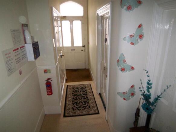 Entrance Hall 7 Albert.jpg