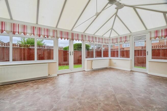 4 bed Detached for sale Image 6