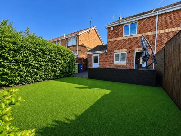 2 bed Semi-Detached to rent Image 6