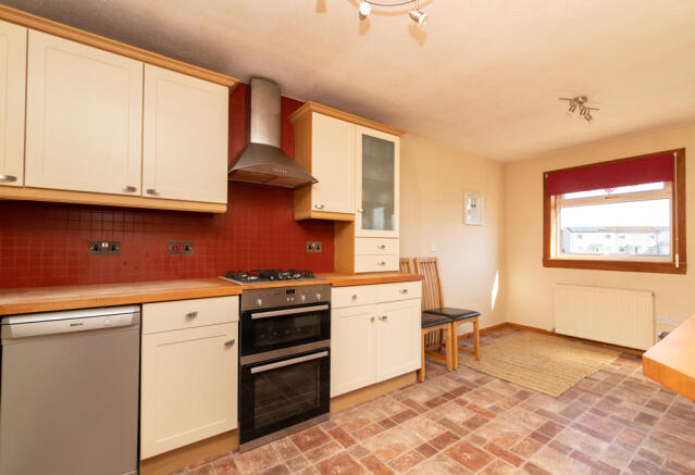 Kitchen/ Dining Room