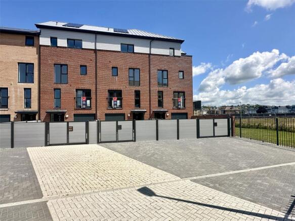 Huge Riverside Home With Balcony & Double Garage, Sticklepath, Barnstaple, Devon, EX31 photo 4