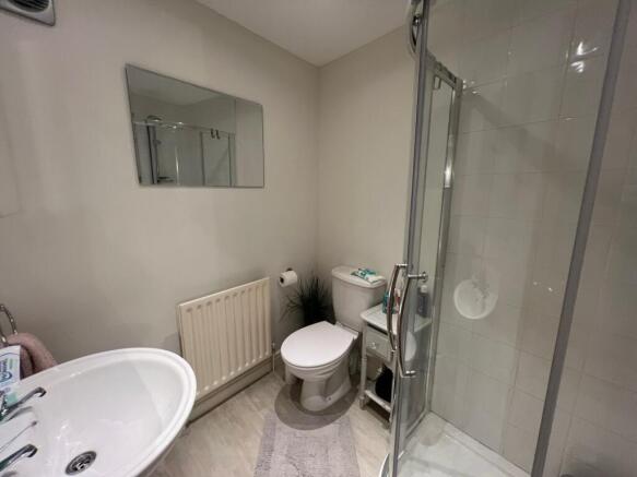 1 bed Apartment to rent Image 6
