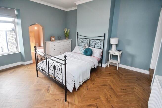 5 bed Semi-Detached for sale Image 6