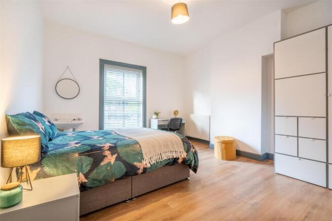 5 bed House to rent Image 7
