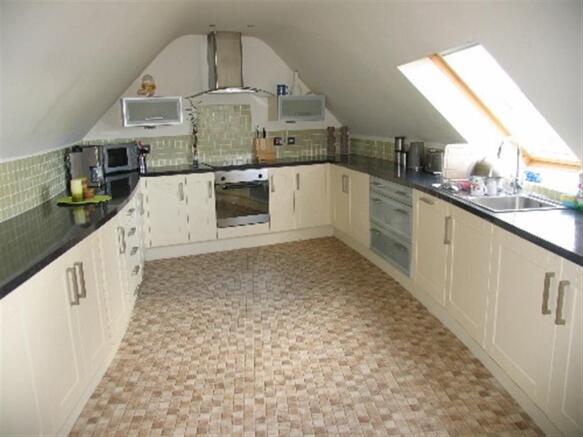 KITCHEN / BREAKFAST 
