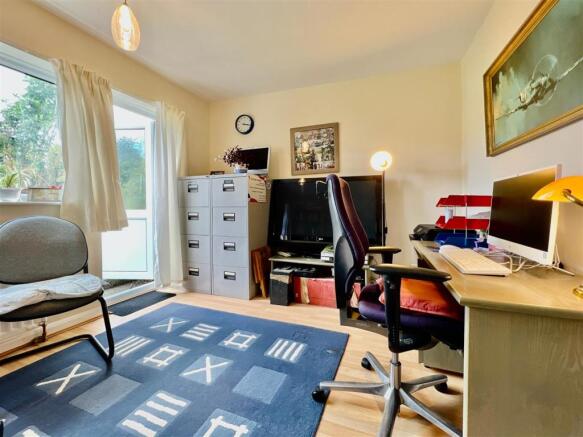 7 Laywell Close 15.JPG