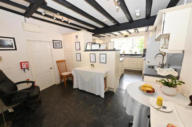 8 bed Detached for sale Image 6