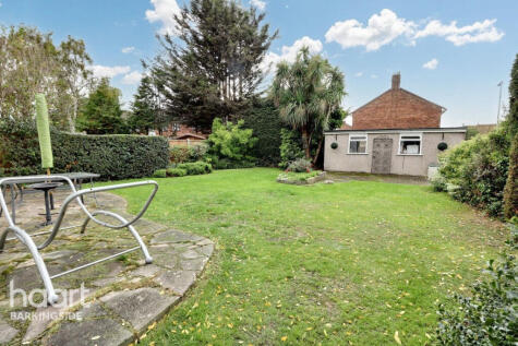 Oakleafe Gardens, Barkingside