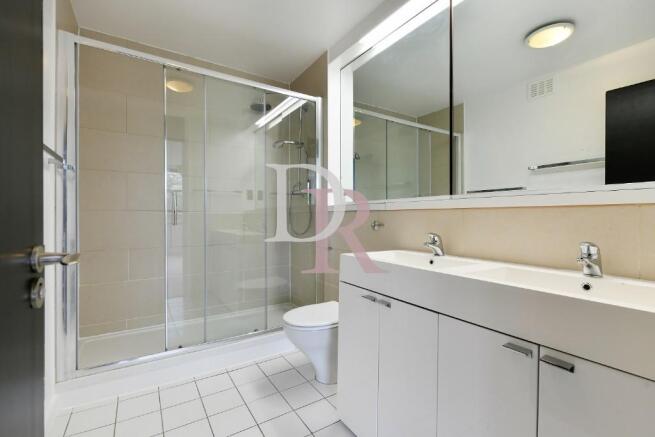 EN-SUITE SHOWER ROOM