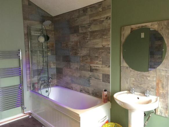 15_Bathroom_2772.JPG