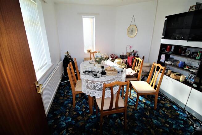 Lliedi dining room