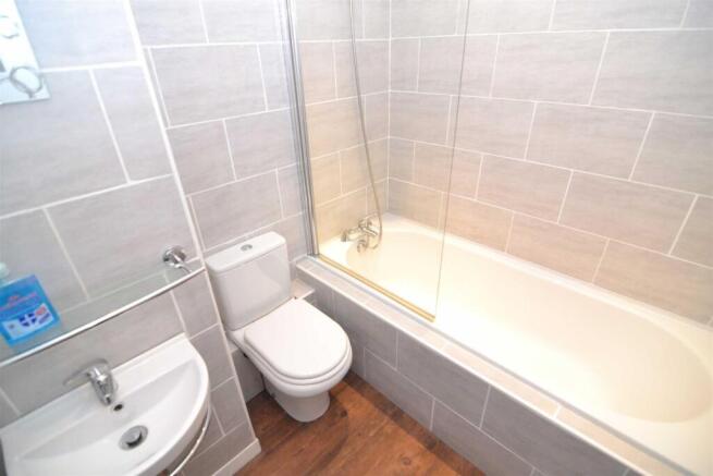 2 bed Apartment to rent Image 10