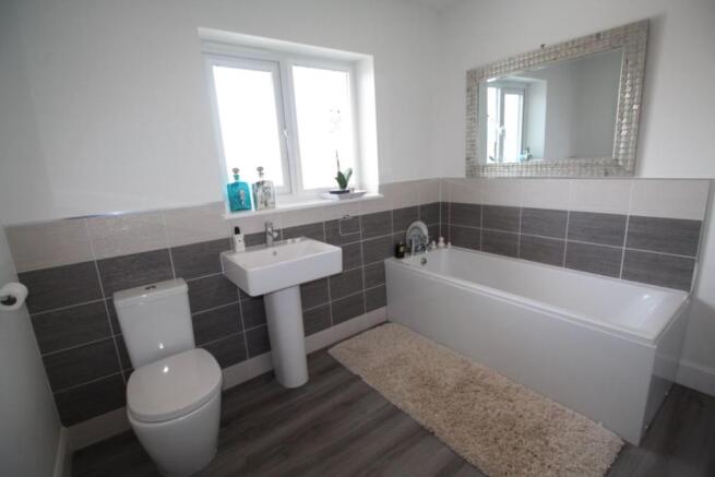 Family Bathroom / WC