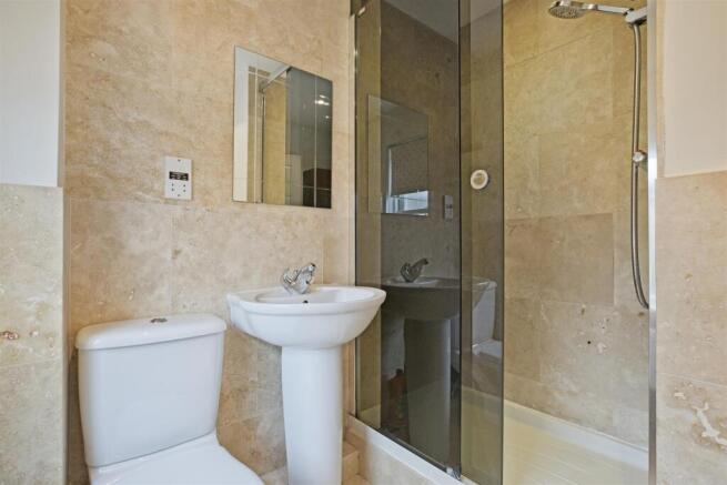 4 bed House for sale Image 11