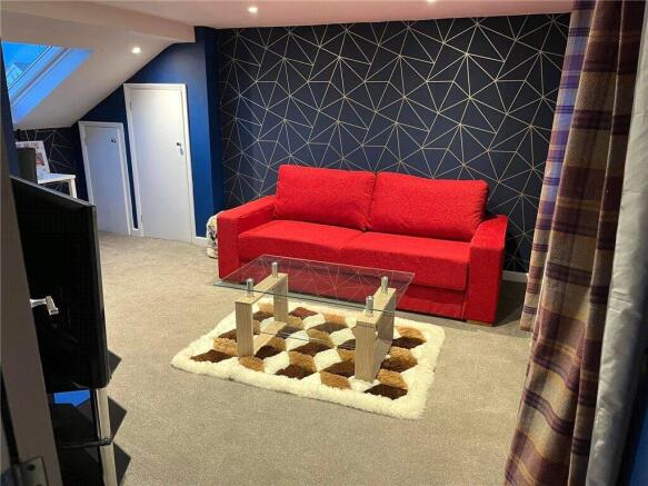 4 bed Bungalow for sale Image 9