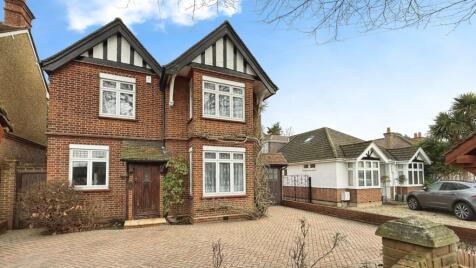 Greenlands Road, Staines, TW18