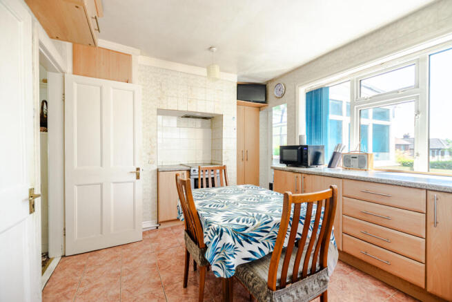 3 bed Semi-Detached for sale Image 4