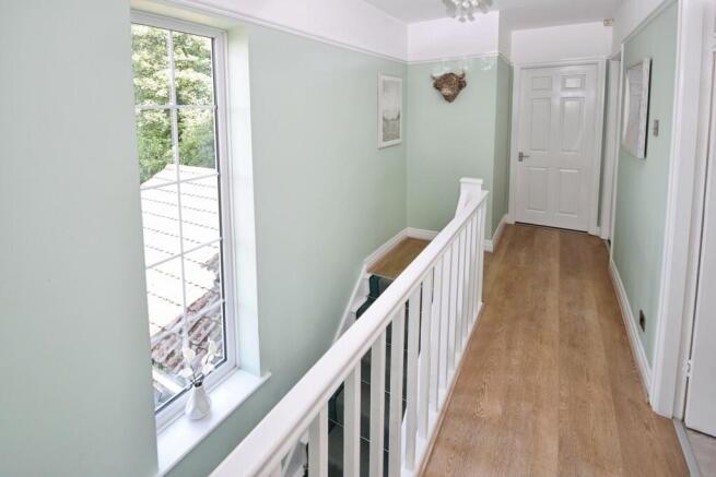 4 bed Detached for sale Image 11