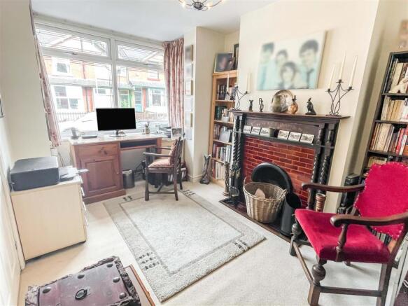 Sitting Room/Bedroom