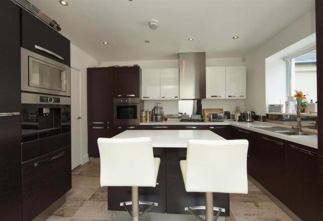 60 Kings Rd 1716.jpg