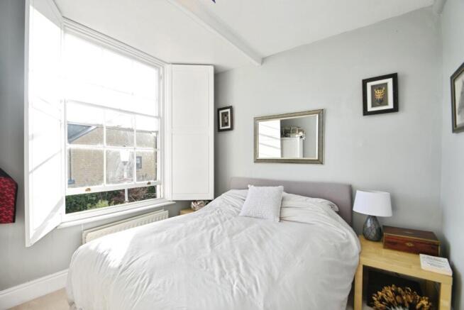 5 bed Link Detached House for sale Image 7