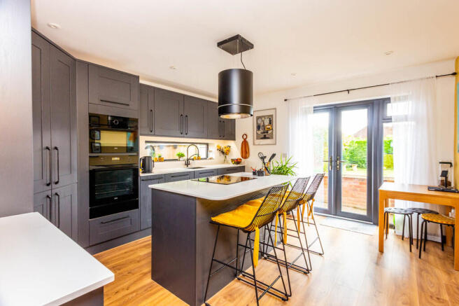 Kitchen/Breakfast...