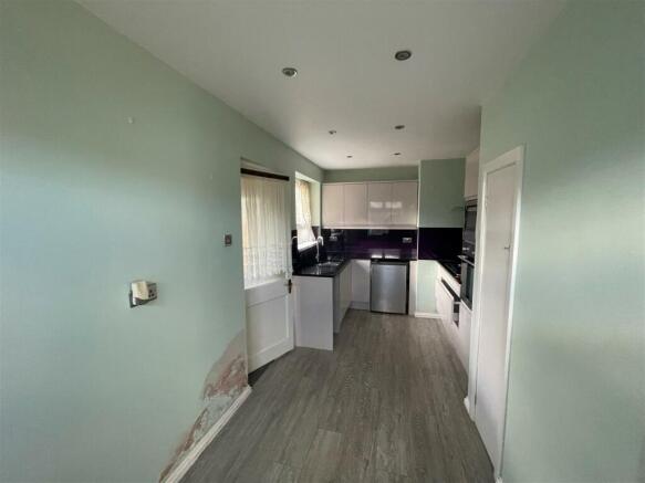 Kitchen 2.jpg
