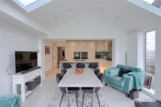 3 bed Bungalow for sale Image 4