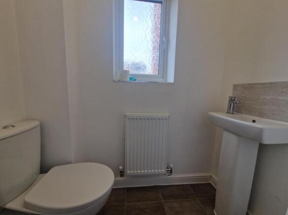 3 bed House to rent Image 5