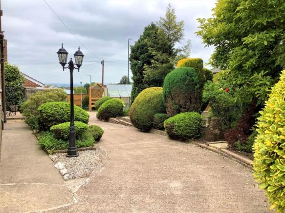 Side Garden/Drive