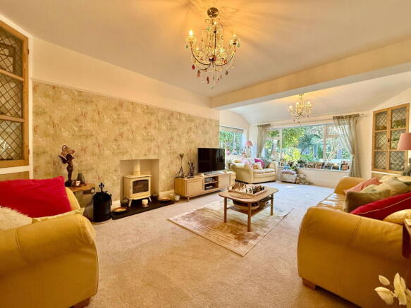 5 bed Detached for sale Image 5