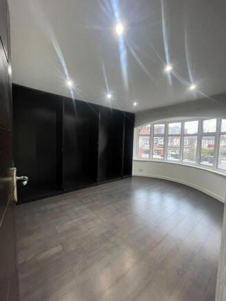 House in London, Seven Kings - More