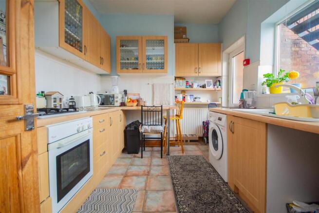 3 bed Flat for sale Image 6