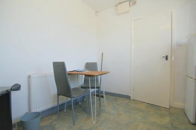 4 bed Bungalow for sale Image 5