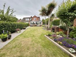 24, Parkfield Crescent, Mirfield WF14 9HQ