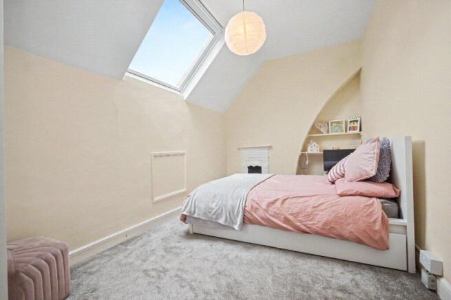 5 bed Terraced for sale Image 8