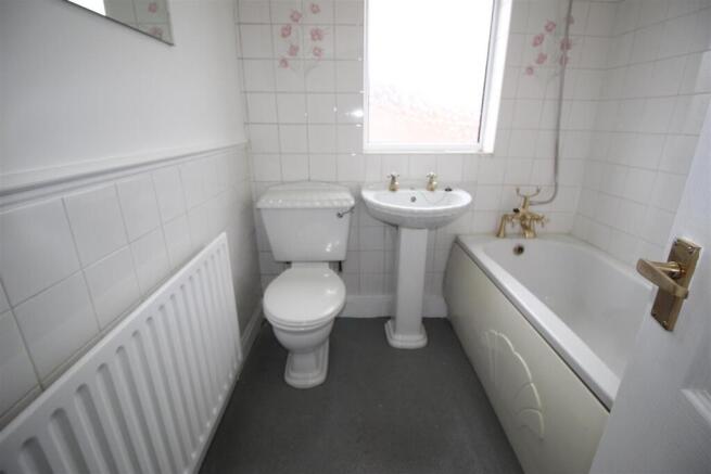 FAMILY BATHROOM/WC