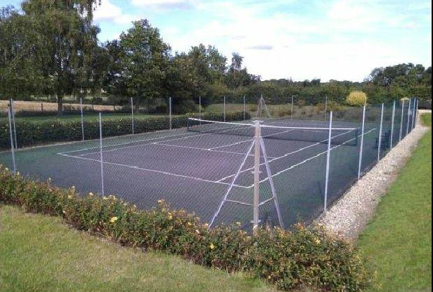 COMMUNAL TENNIS COUR