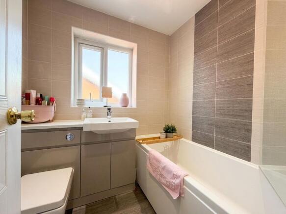 2 bed Semi-Detached for sale Image 11
