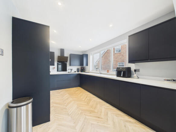 3 bed Semi-Detached for sale Image 6